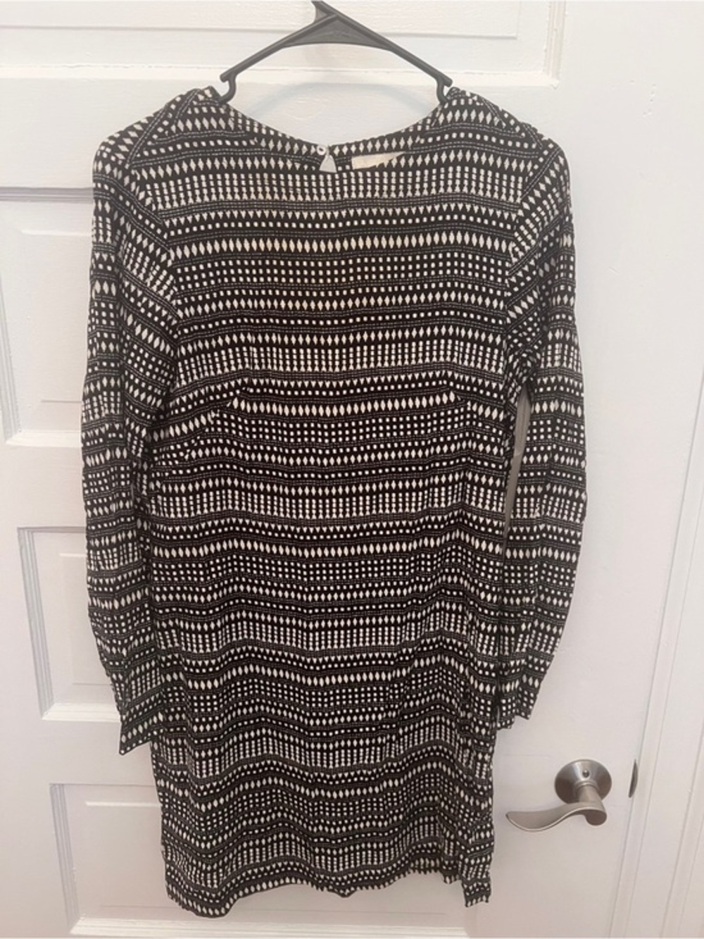 H&M Black and White Long-Sleeve Patterned Shift Dress